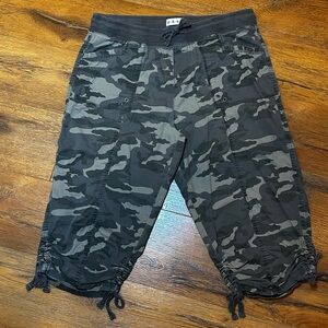 Dash Women’s Medium Camo Cargo Shorts Y2K Esque Pockets Ties Adjustable Pants